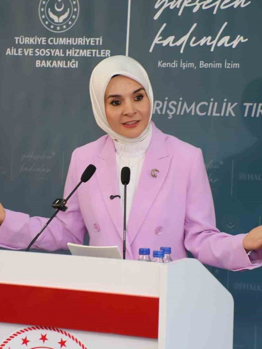 Bakan Göktaş, Hakkari’de kadınlarla buluştu