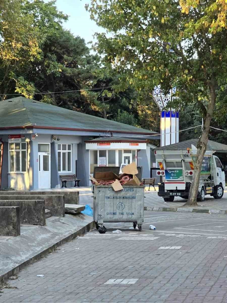 Fuarda satılan sucukların çöpteki görüntüsü herkesi huzursuz etti