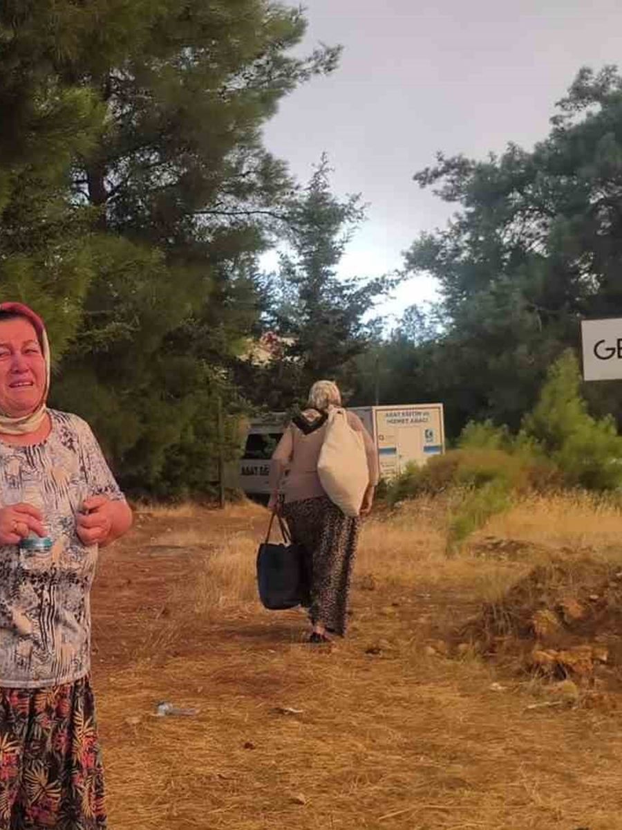 Yangını gözyaşları içinde izlediler