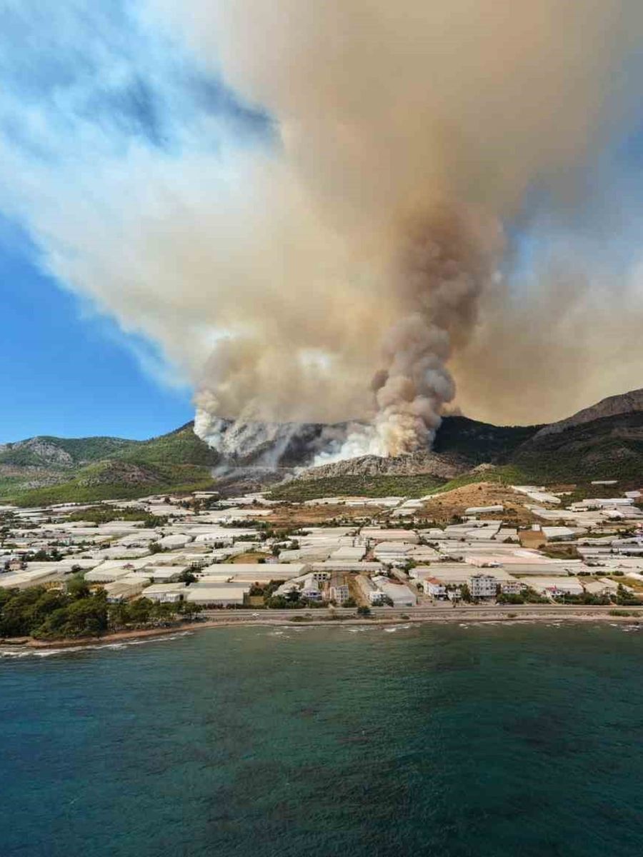 Mersin’de orman yangınına 230 personel, 2 uçak ve 5 helikopterle müdahale