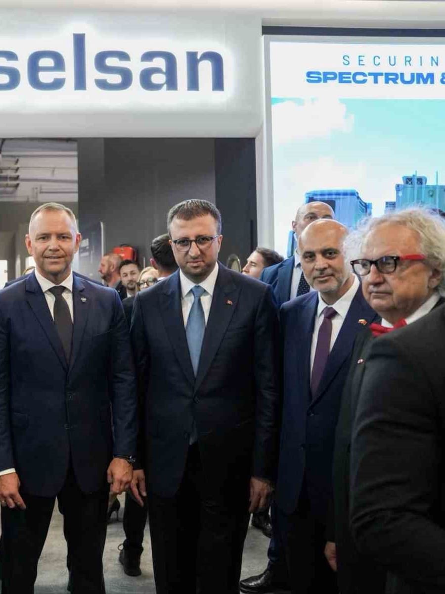Polonya Cumhurbaşkanı Nawrocki, ASELSAN standını ziyaret etti