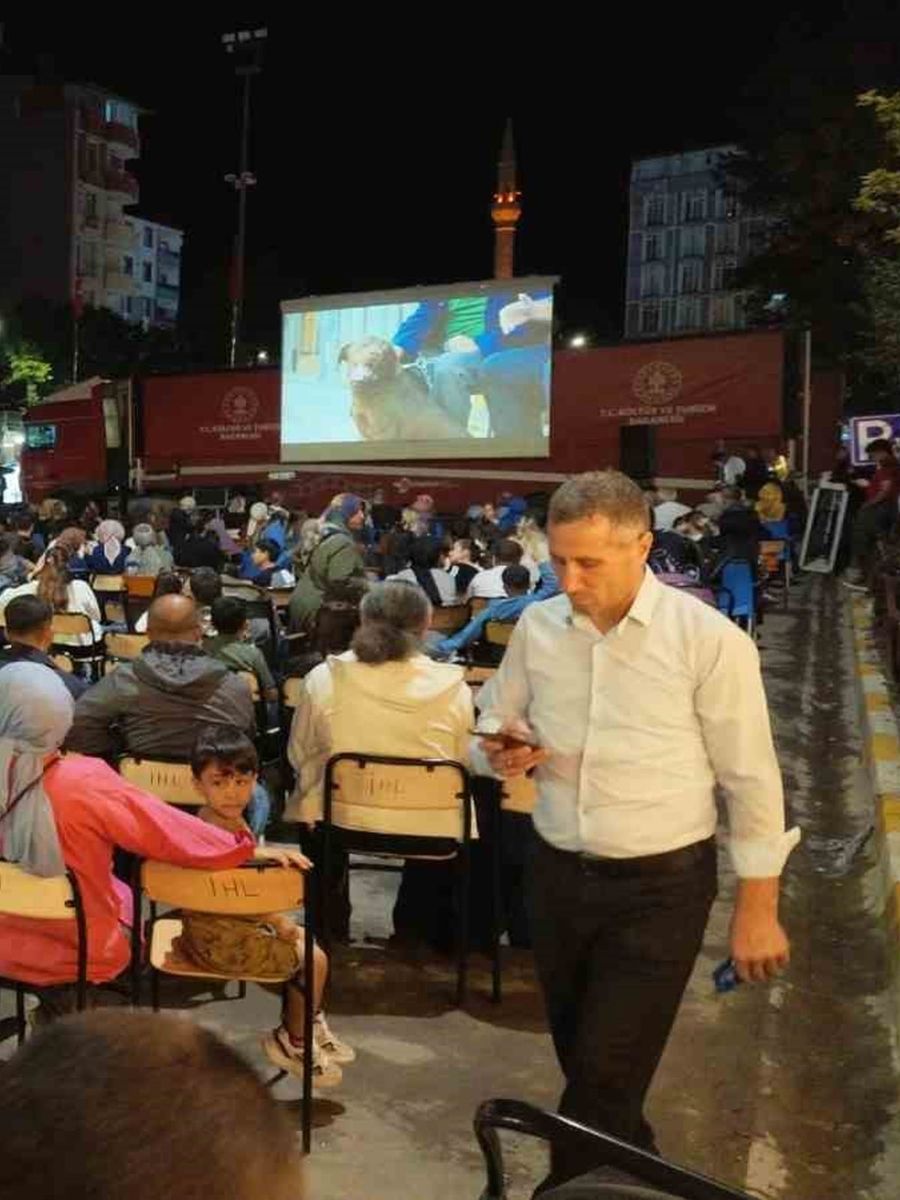 Bakan Ersoy duyurdu: "Gezen sinema Türkiye’nin 81 ilinin tamamına ulaştı"
