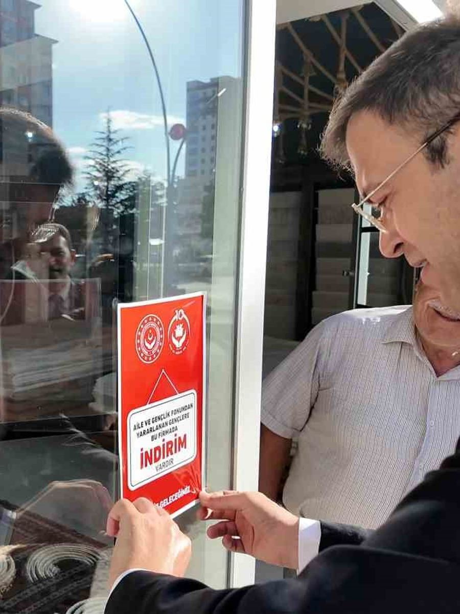 Niğde’de evlenecek gençlere esnaftan destek eli