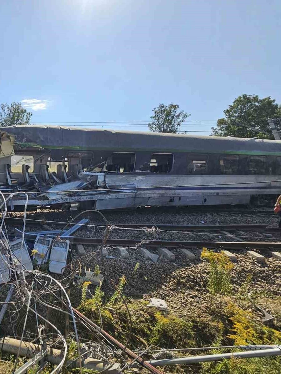 Polonya’da beton mikseri trene çarptı: 1 ölü, 20 yaralı