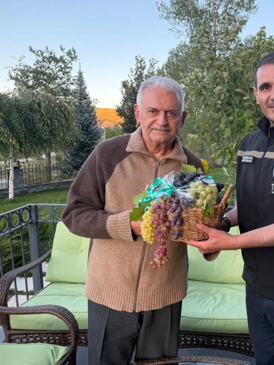 Binali Yıldırım’a Erzincan’daki tarımsal Ar-Ge çalışmaları anlatıldı