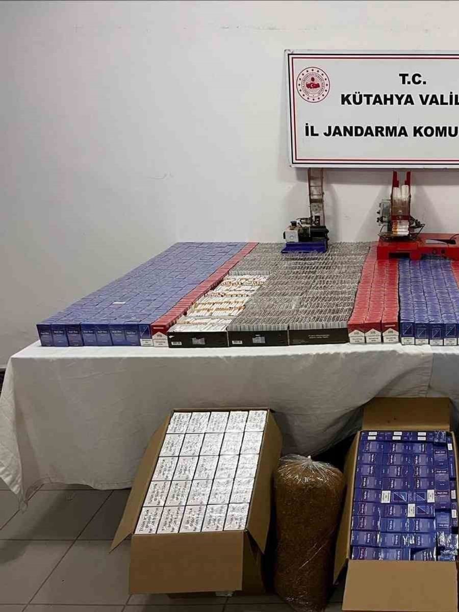 Simav’da jandarmadan kaçakçılık operasyonu, binlerce paket sigara ve makaron ele geçirildi