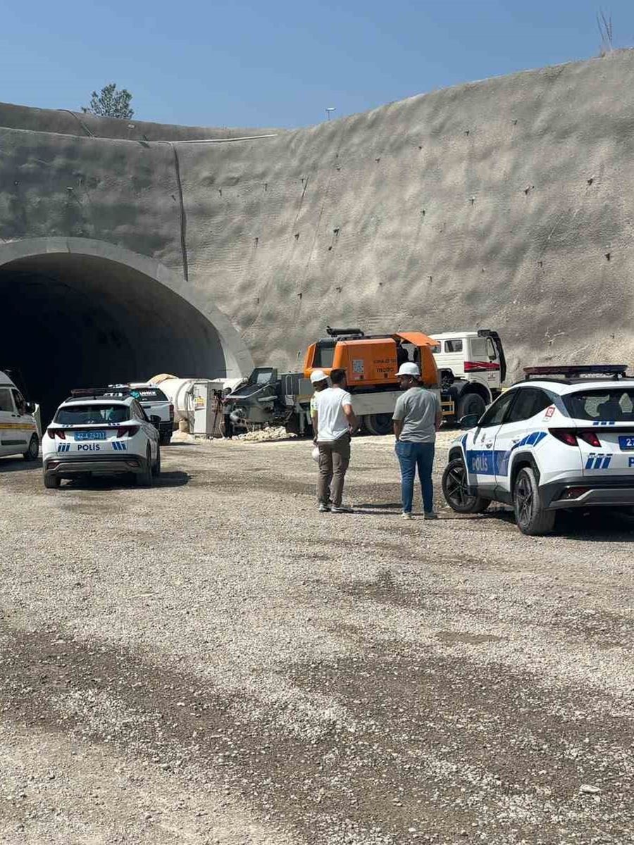 Tünelde çalışan işçiler demir ile iskele arasına sıkıştı: 1 ölü, 5 yaralı