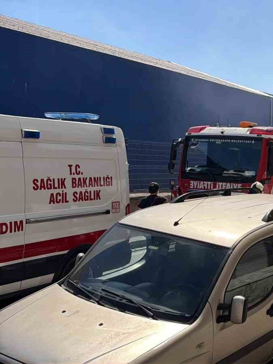 Avcılar’da tadilat sırasında çıkan yangın çatıyı sardı