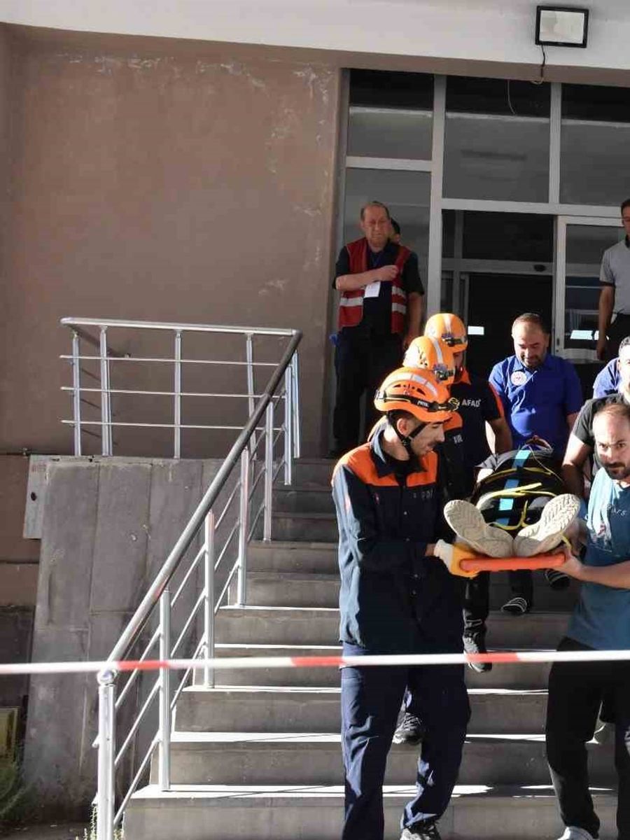 Bitlis Devlet Hastanesi’nde deprem tatbikatı yapıldı