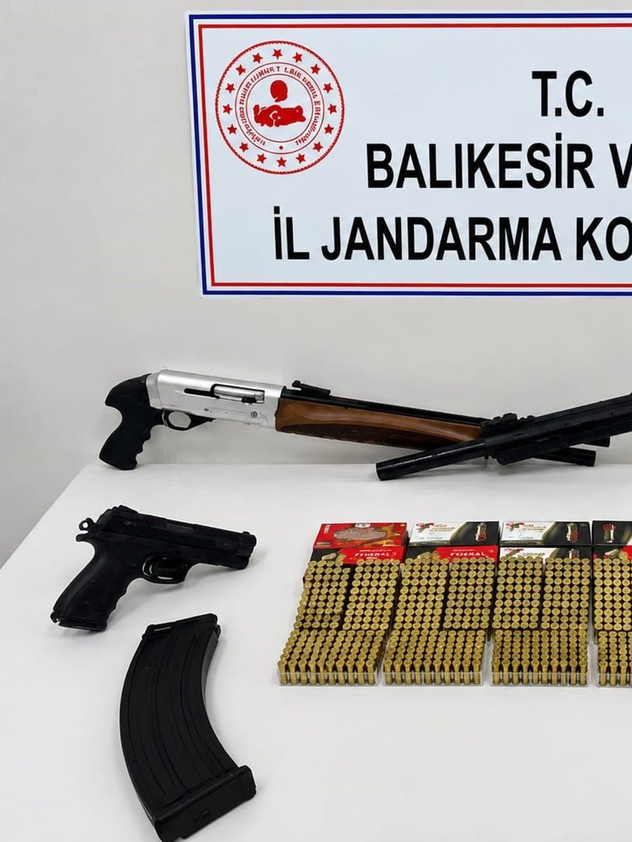 Bandırma ve Ayvalık’ta silah ticareti operasyonu: 10 şüpheli yakalandı