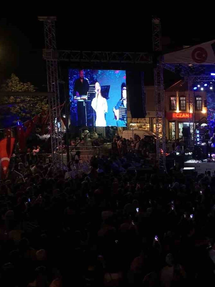 Sındırgı’da deprem sonrası festivaller umut oldu