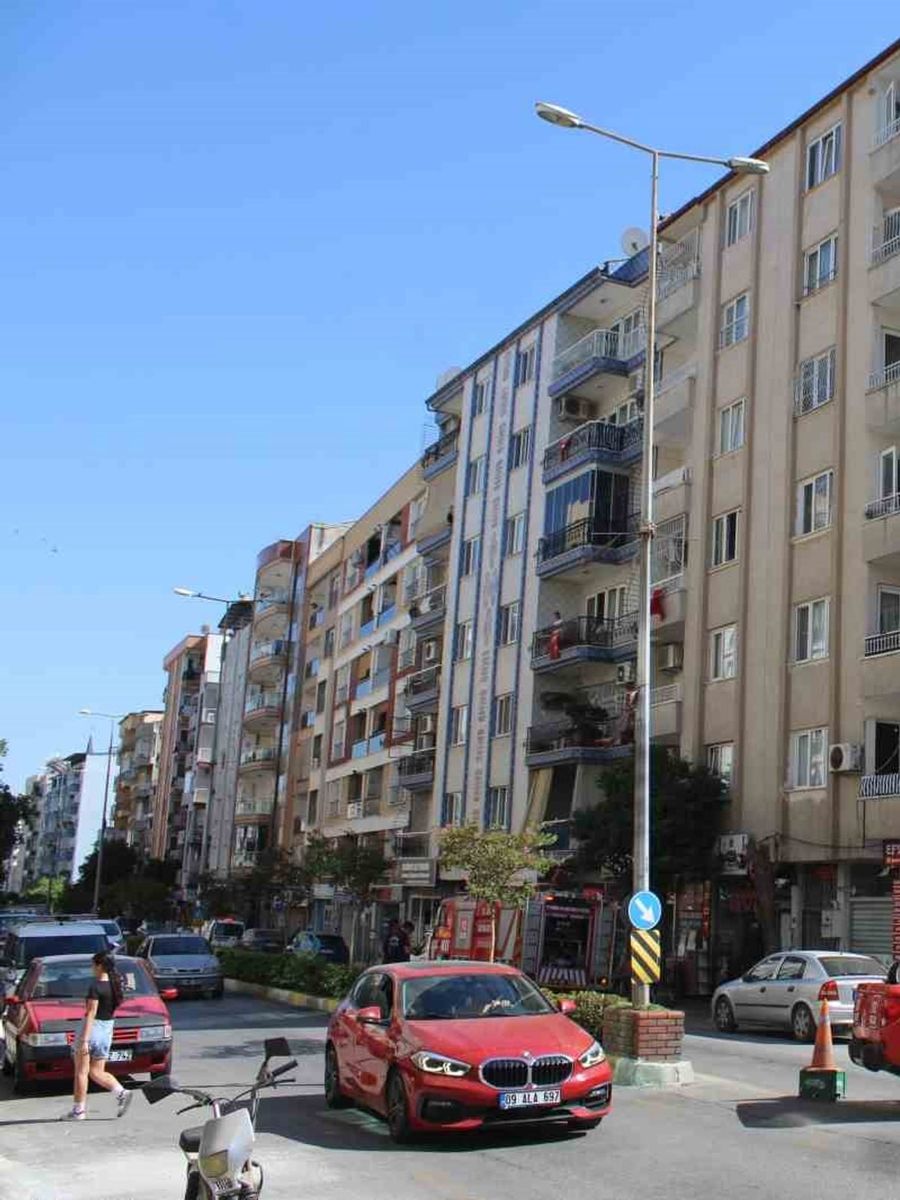 Efeler’de doğal gaz kaçağı paniği, 6 katlı bina tahliye edildi