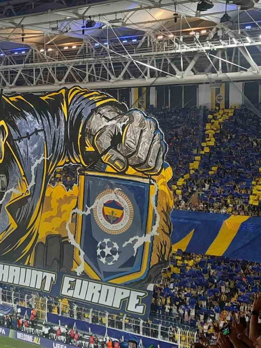 Fenerbahçe taraftarından Şampiyonlar Ligi ilk maçına özel koreografi