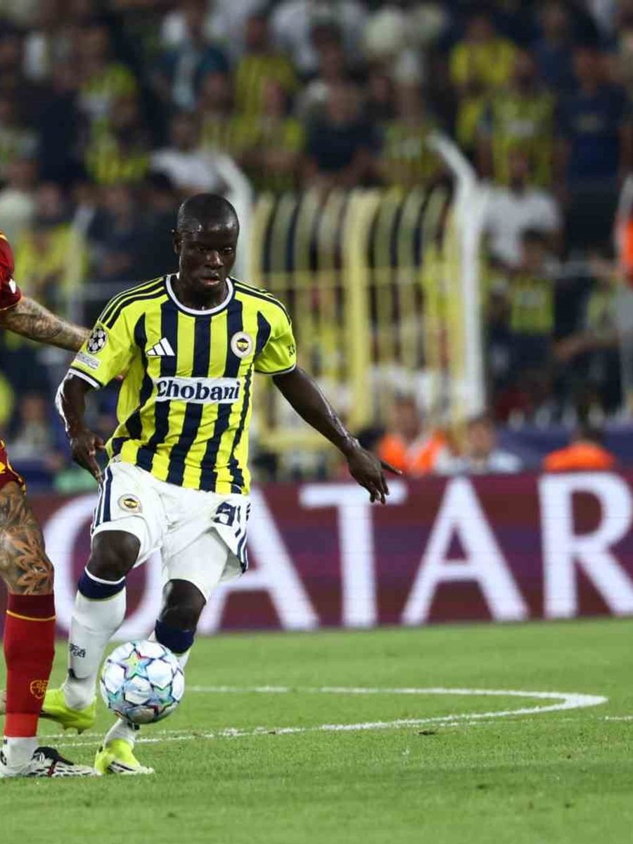 UEFA Şampiyonlar Ligi: Fenerbahçe: 0 - Roma: 1 (İlk yarı)