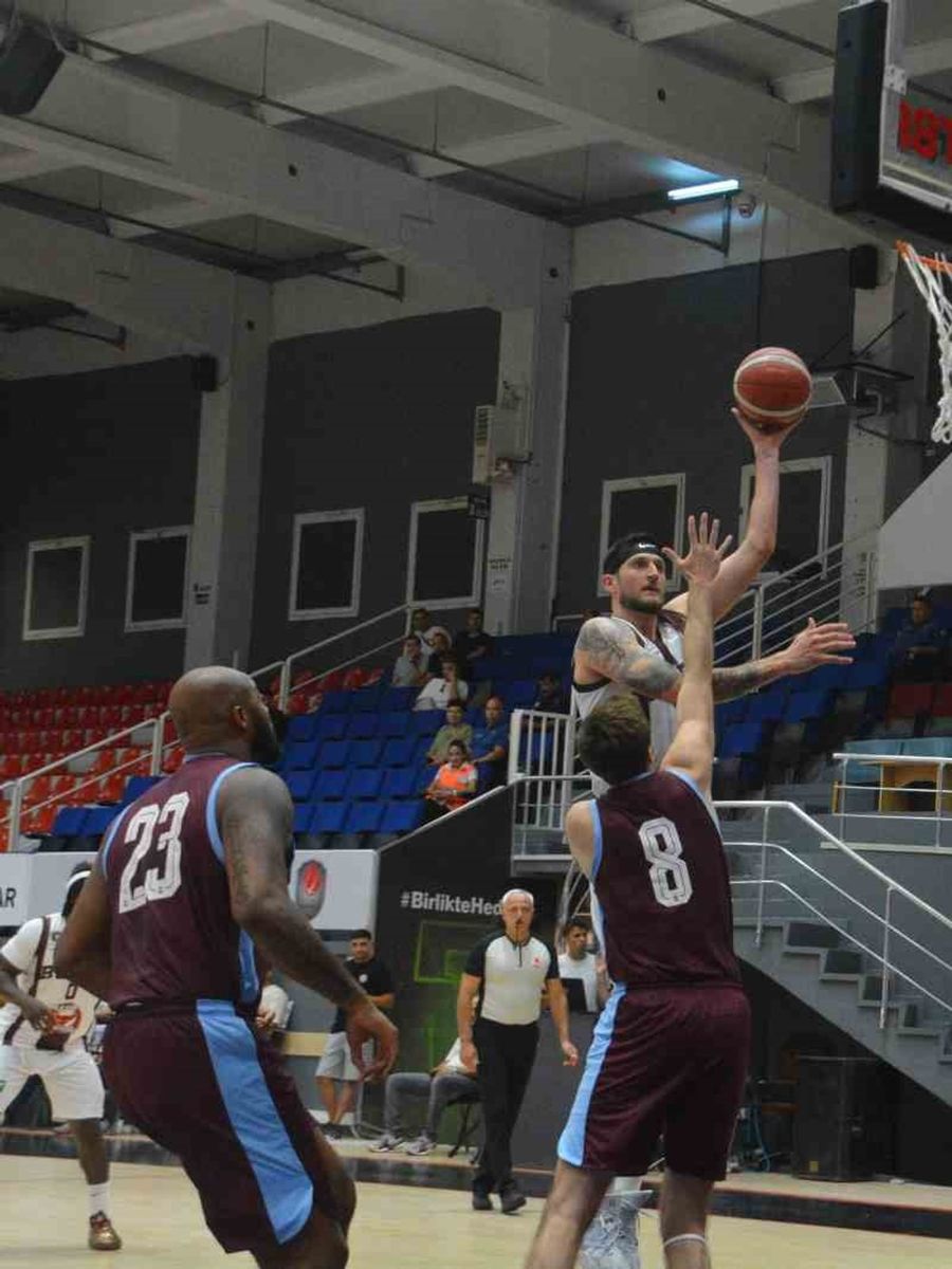 Ege Cup 2026: Pizza Bulls Bordo Bandırma: 87 - Trabzonspor: 65
