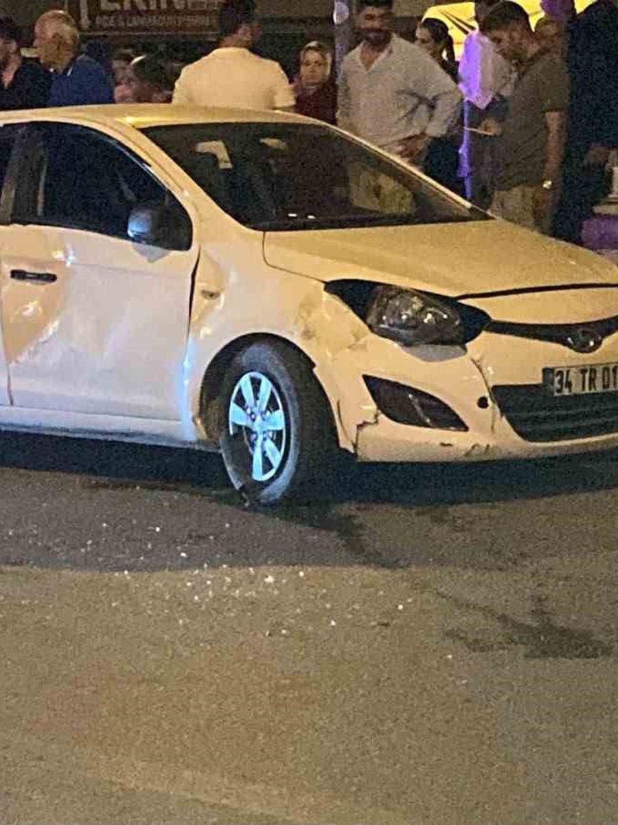Otomobil motosikletle çarpıştı: 3 yaralı