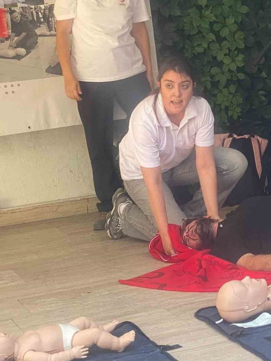 Türk Kızılay Genel Sekreter Yardımcısı Şükrü Can: "Kalbi iyilik için çarpan genç Kızılay gönüllerimizle omuz omuzayız"