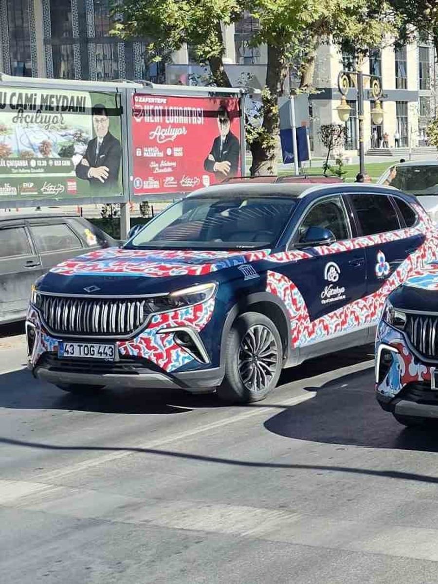 Çini desenli TOGG’lar Kütahya caddelerinde ilgi odağı oldu