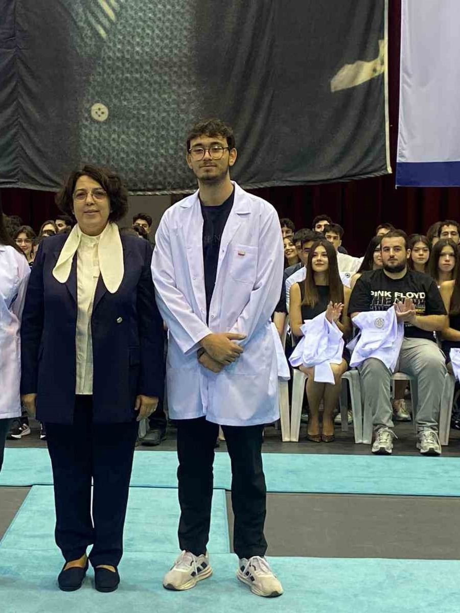 Geleceğin hekimleri beyaz önlüklerini giydi