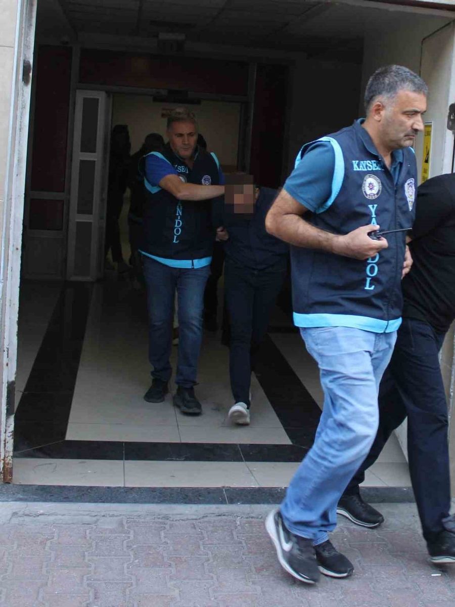 Şahin Sucukları’nda sahte evraklarla usulsüzlük yaptığı belirlenen 5 şüpheli adliyede
