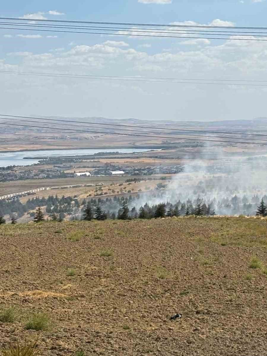 Gölbaşı’ndaki yangını söndürme çalışmaları devam ediyor