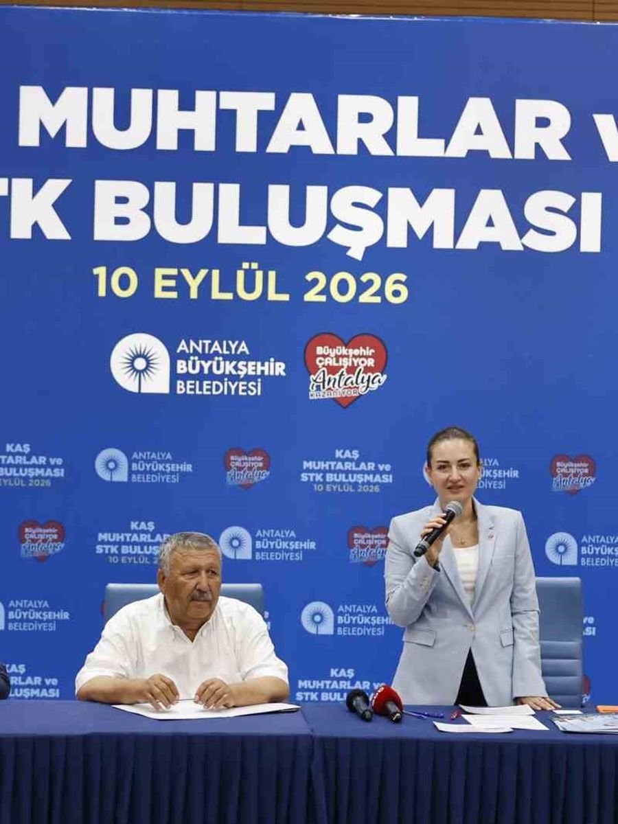 Güreşçiyi alnından öpen Antalya Büyükşehir Belediye Başkanı Büşra Özdemir’den eleştirilere tepki: "Böyle başarılarda o mertlerin çıkıp alnından öpülür, onlar da başkanının elinden öper"