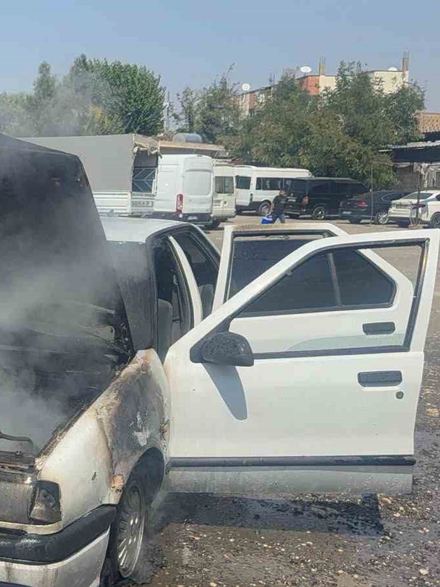 Şanlıurfa’da otomobil alevlere teslim oldu