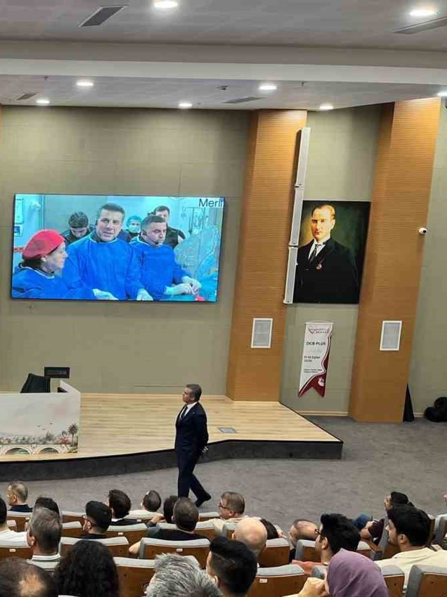 Türkiye’nin ilk "Canlı Vakalı İlaçlı Balon Kardiyoloji Zirvesi" Adana’da başladı