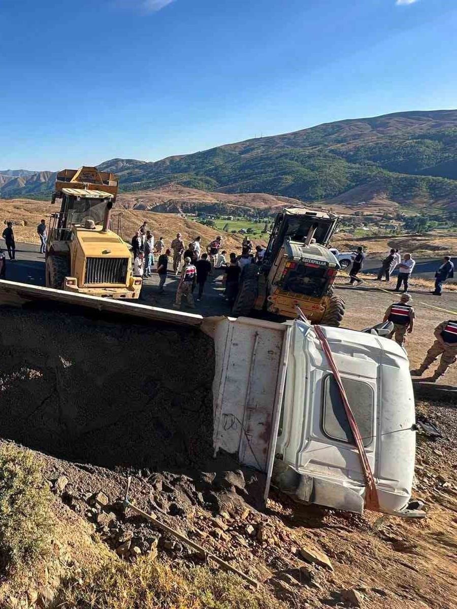 Muş’ta kamyon devrildi: 1 ölü, 1 yaralı