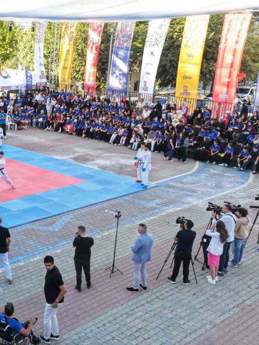Sultangazi’de Yaz Spor Okulları kapanış töreni düzenlendi