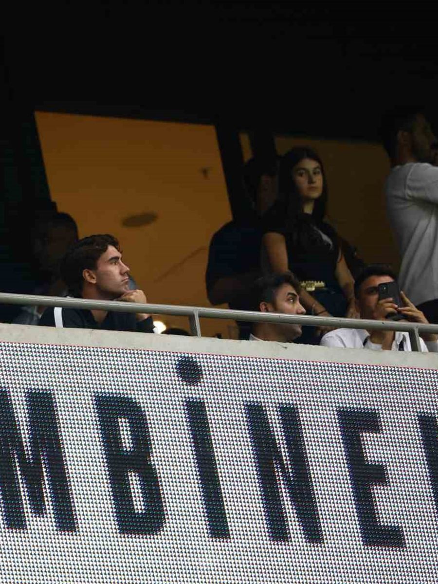 Dusan Vlahovic maçı tribünden takip etti