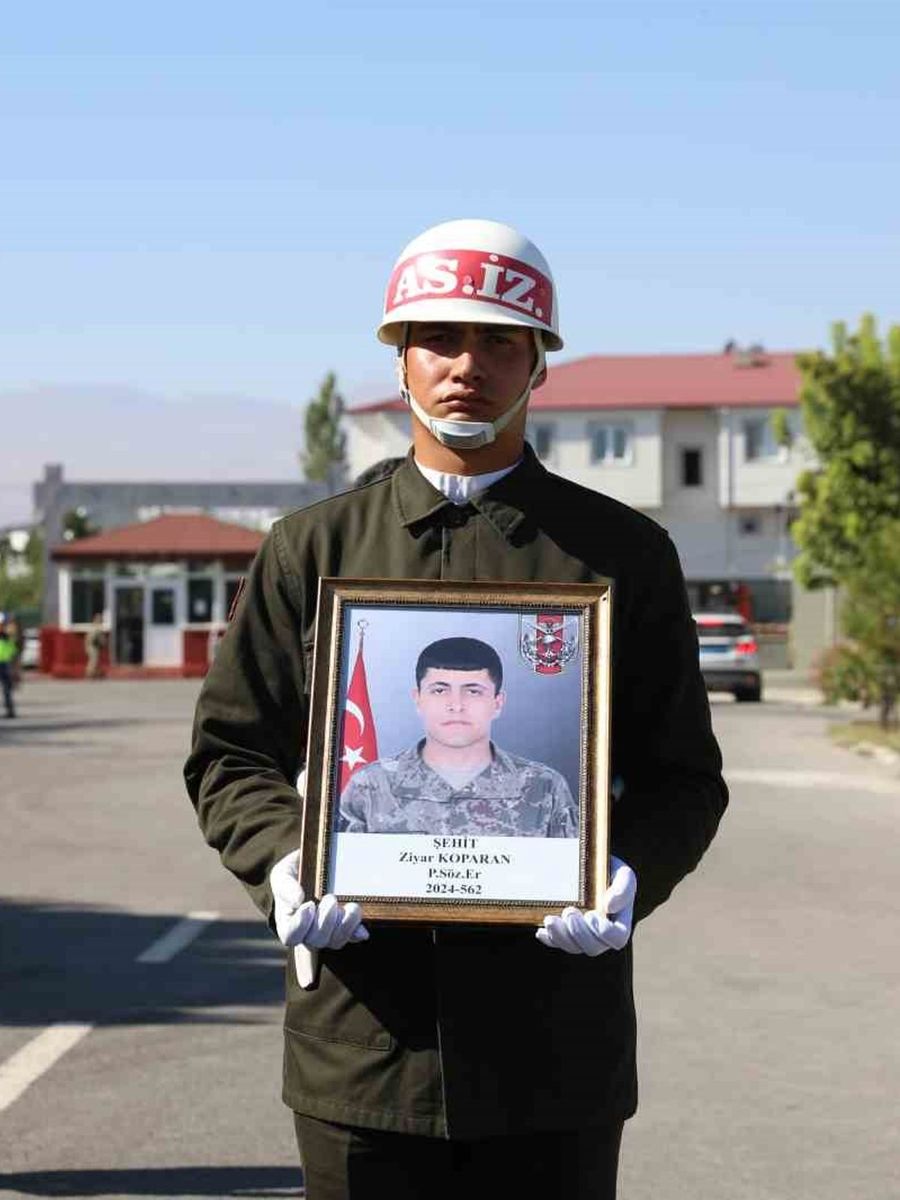 Iğdır’da askeri araç kazasında şehit olan asker için tören düzenlendi