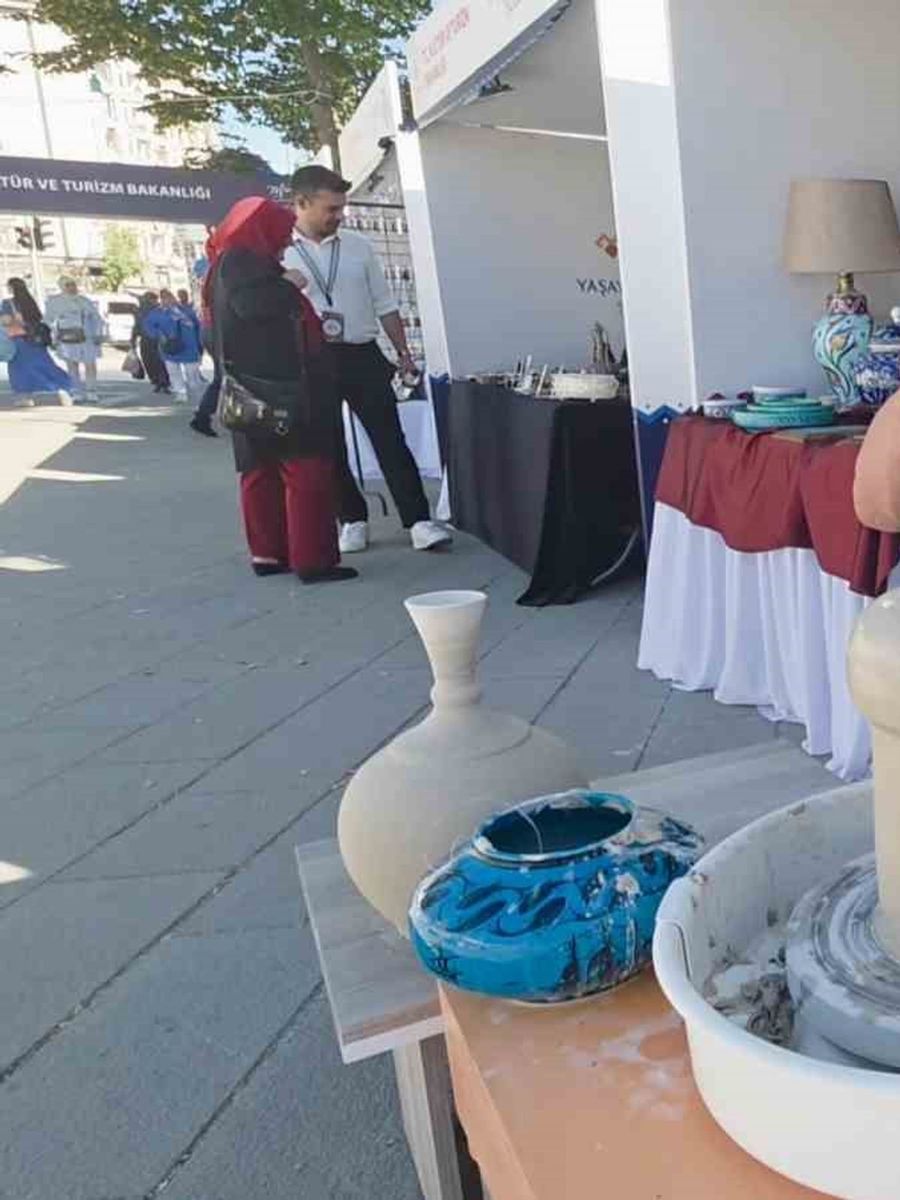 Kütahya çiniciliği yüzyıllardır süren geleneğiyle geleceğe taşınıyor