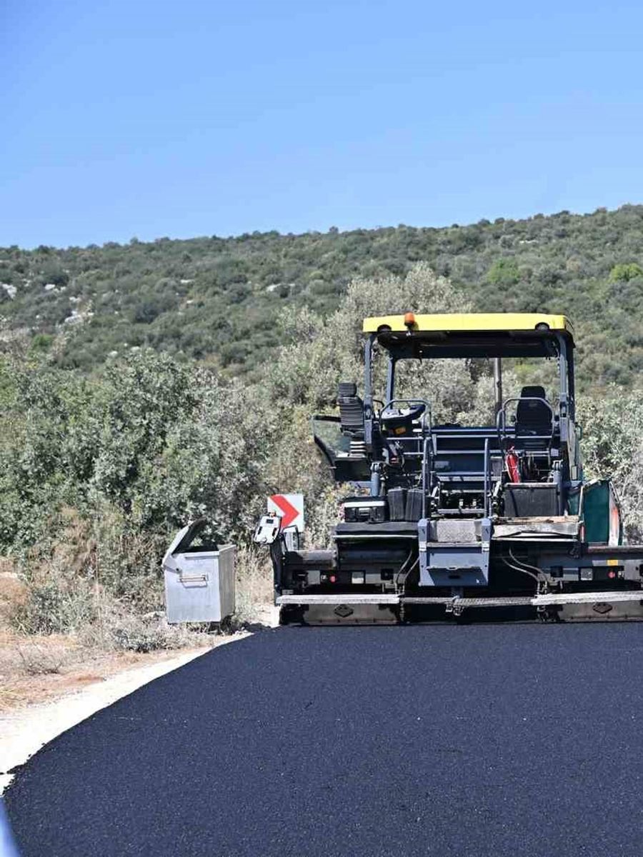 Erdemli’de grup yolları yenilendi