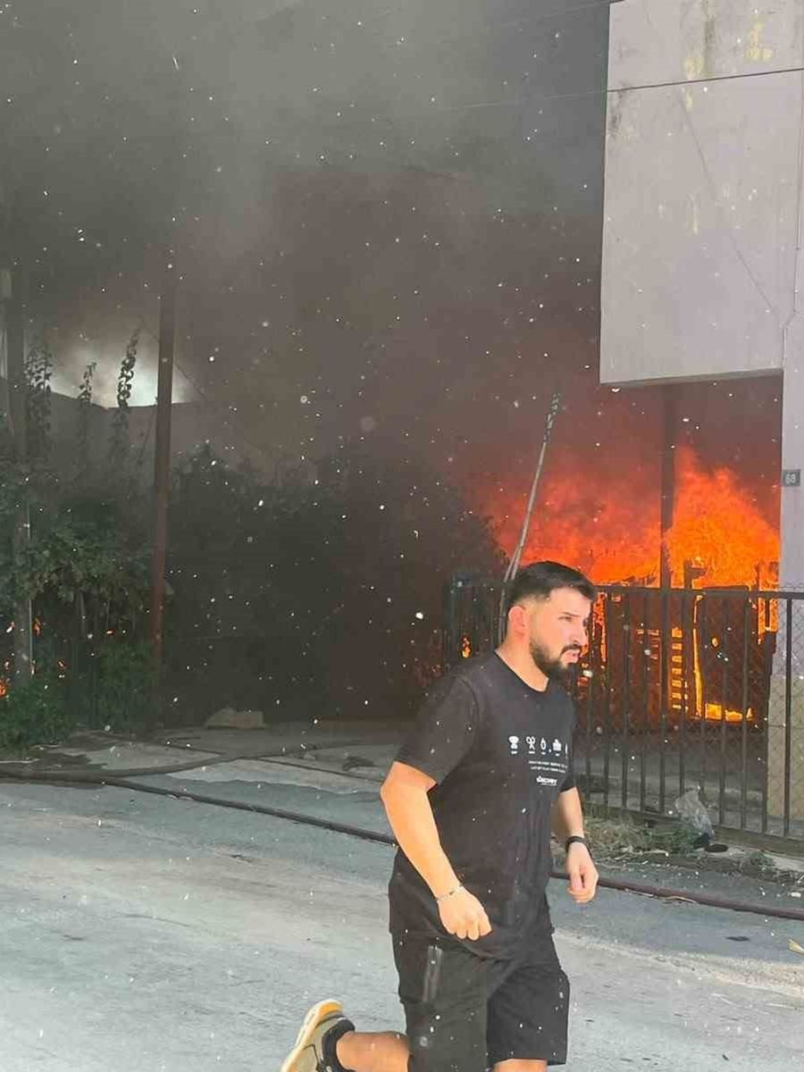 Antalya’da ev ve depo yangını