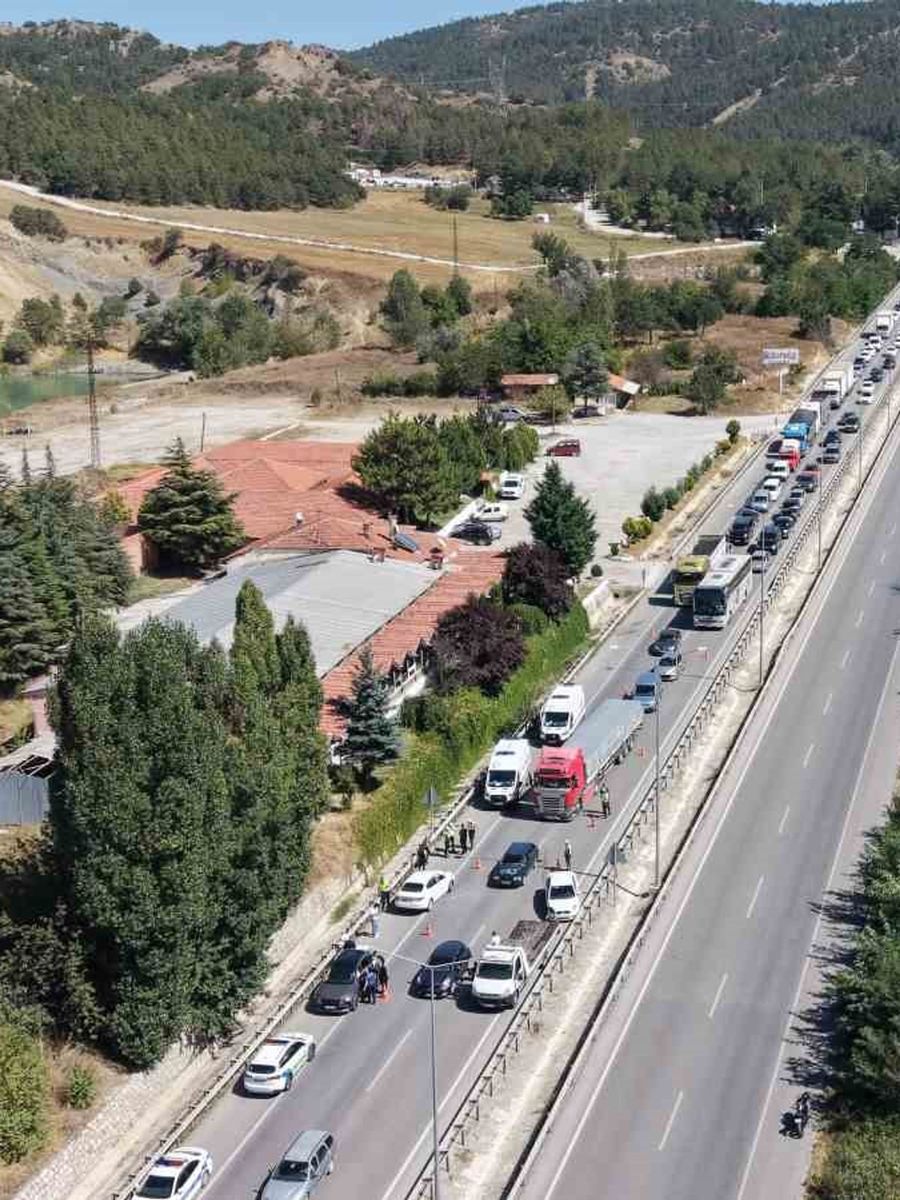 Çorum’da 3 araçlı zincirleme kaza: 5 yaralı
