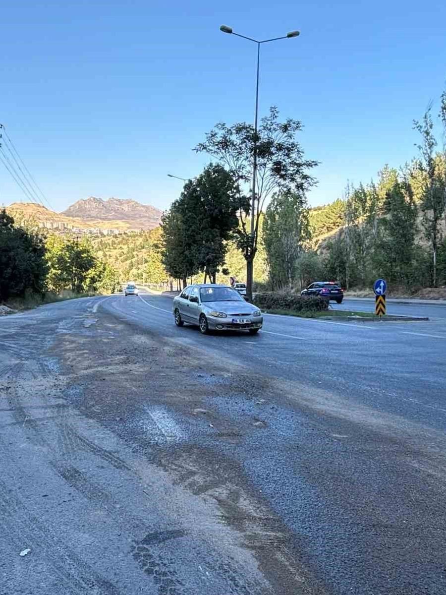 Ankara’da beton mikseri otomobille çarpıştı: 1’i ağır 5 yaralı