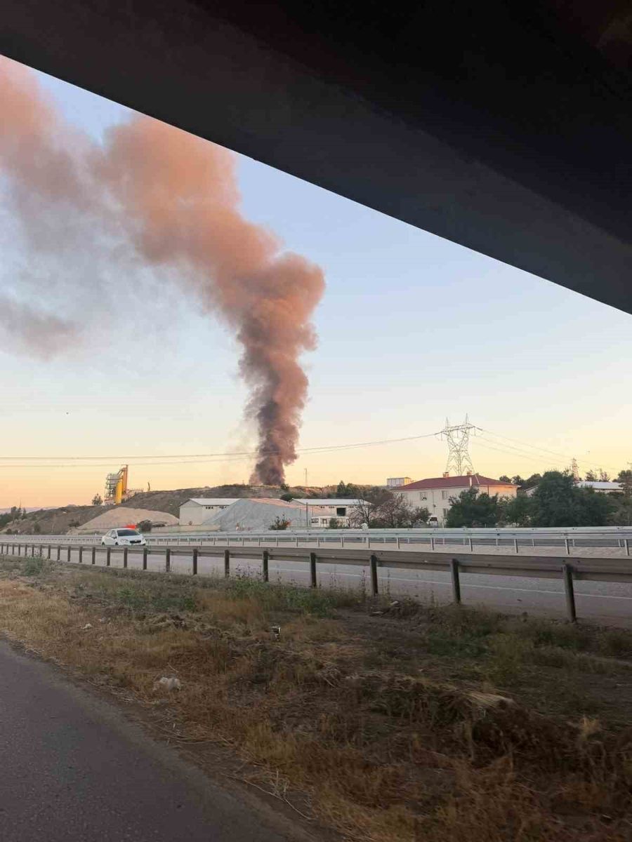 Bolu’da geri dönüşüm fabrikasında yangın çıktı