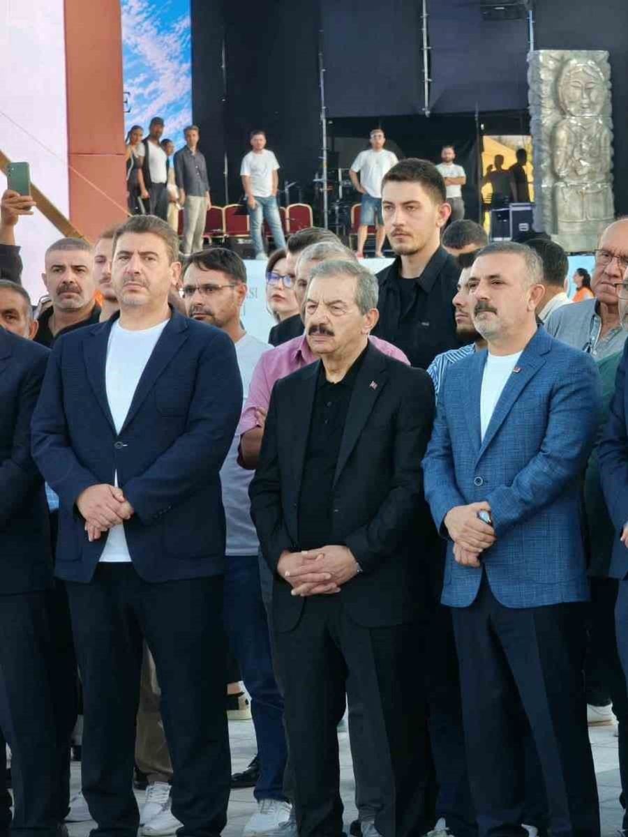 Sincan’da Türk Dünyası Festivali yoğun ilgiyle başladı