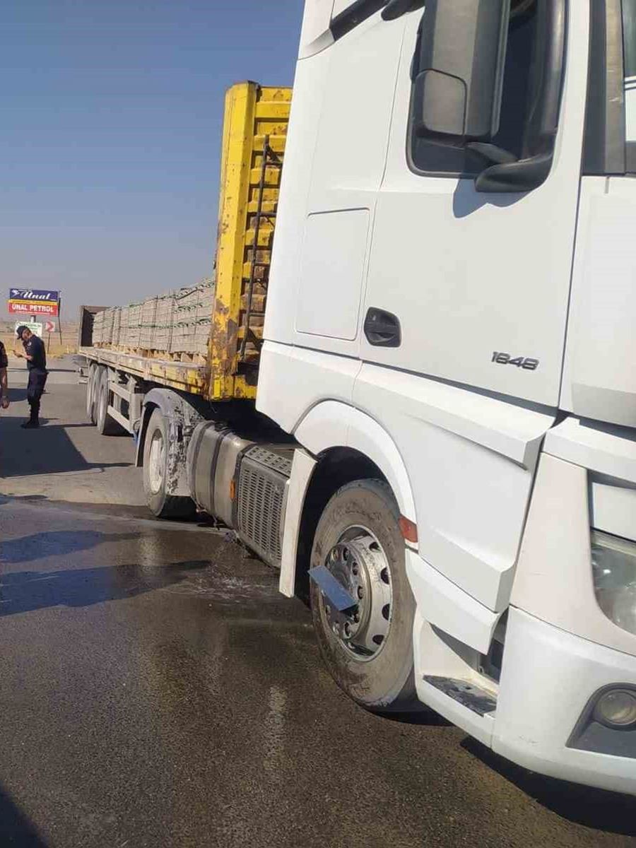 Parke taşı yüklü tır alev aldı