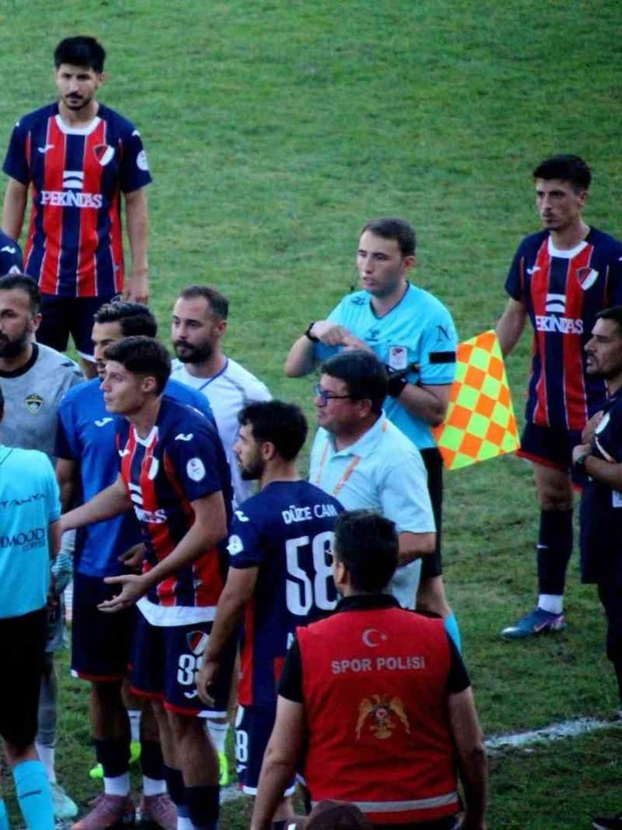 Düzcespor-Beykoz Anadolu maçı tatil edildi