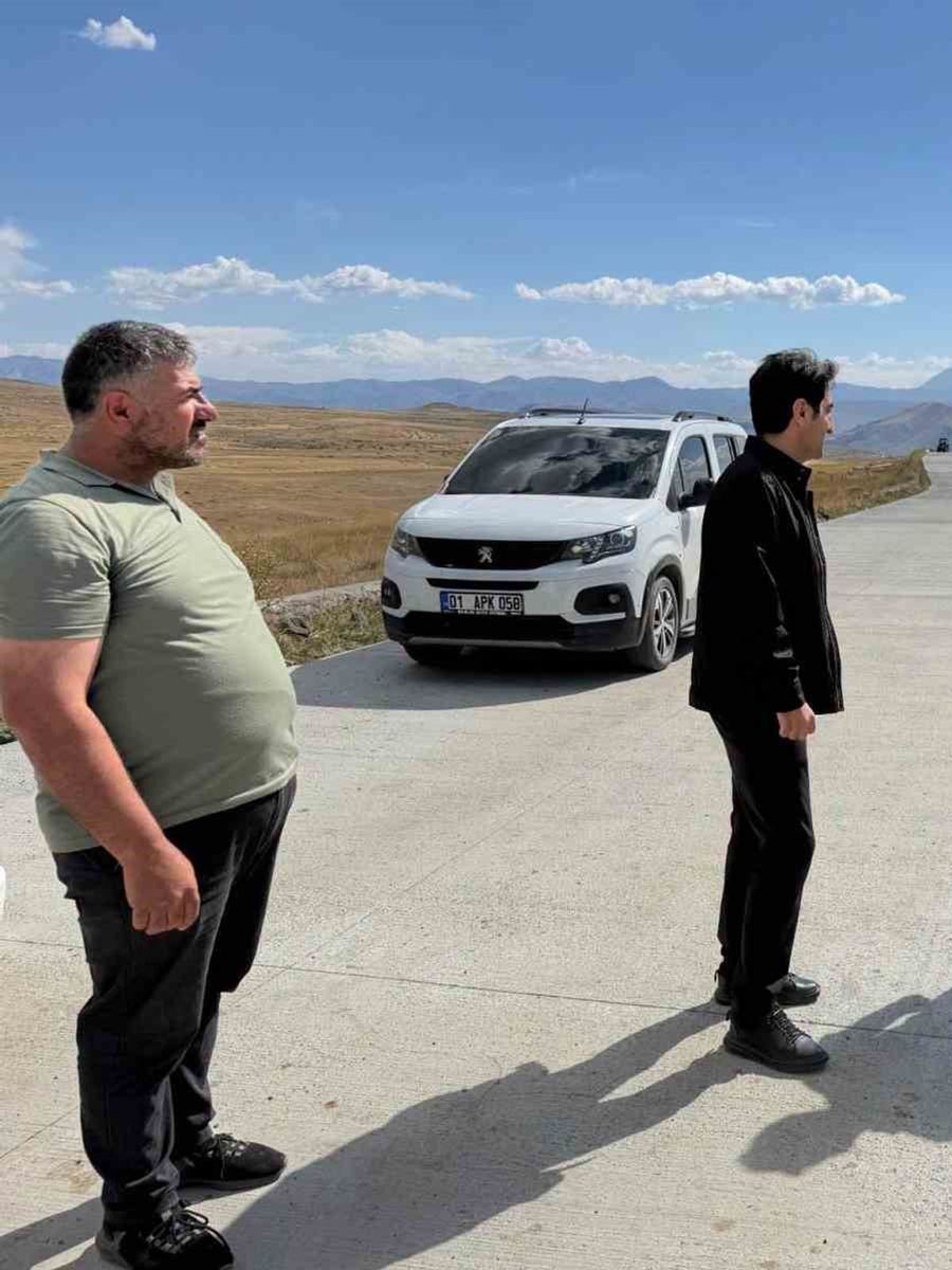 Kars’ta köy yollarına beton konforu: Şehitemin ve Gecikmez grup yolunda çalışmalar sürüyor