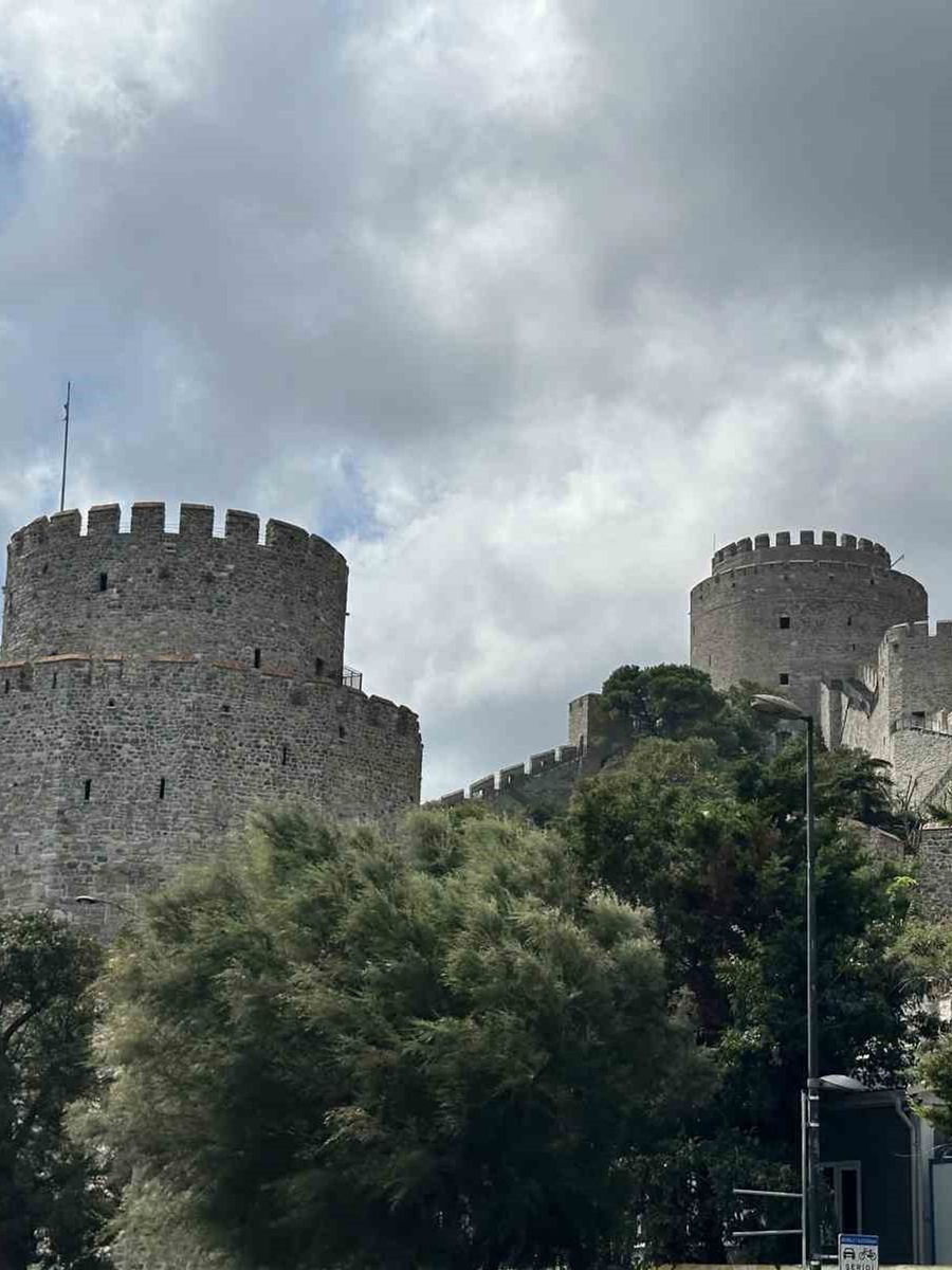 Rumeli Hisarı’ndaki bitmeyen restorasyona tepki: "90 günde yapıldı, 6,5 yıldır bitirilemiyor"
