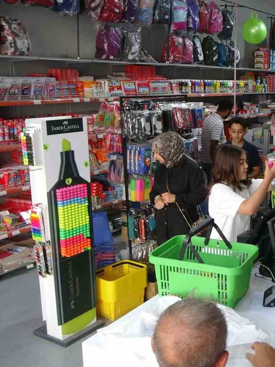 Okullar açılıyor, kırtasiyelerde hareketlilik başladı