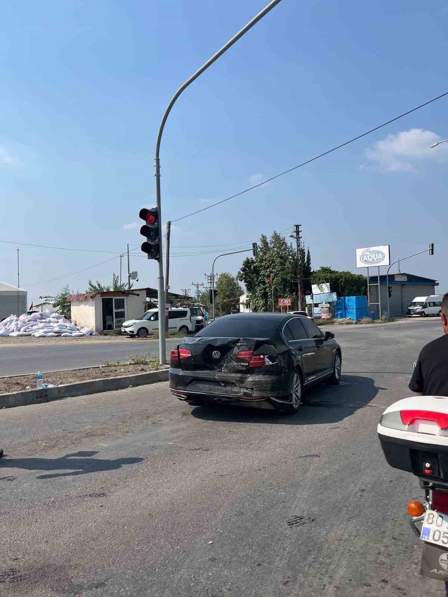 Osmaniye’de iki otomobil çarpıştı: 3 yaralı