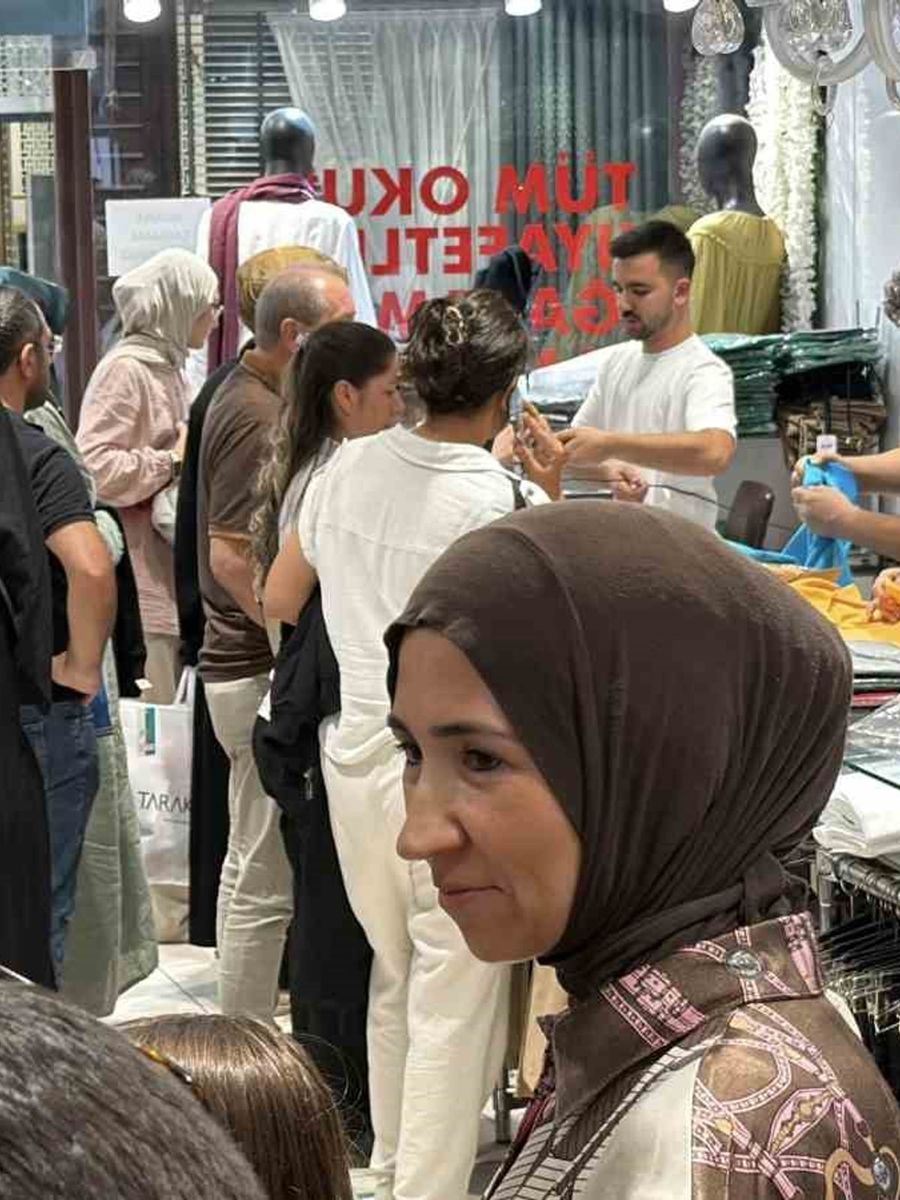 Bolu’da aileler okul öncesi alışverişinde: İğne atsan yere düşmez