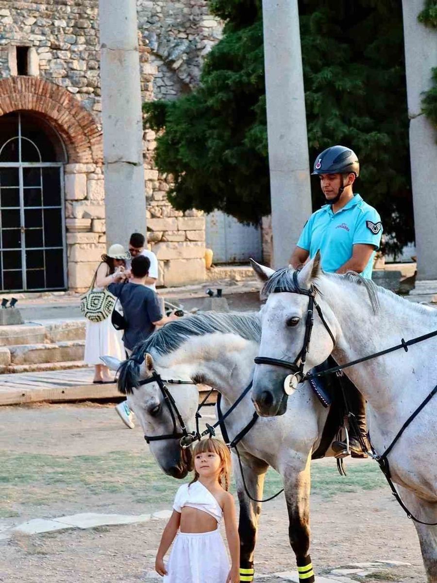 Atlı jandarma birlikleri sahillerde ve turistik bölgelerde görev başında