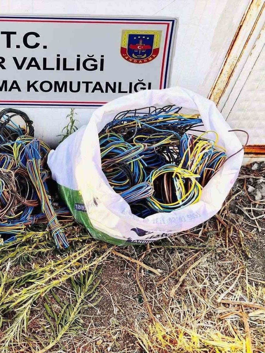700 bin TL’lik kablo hırsızları suçüstü yakalandı