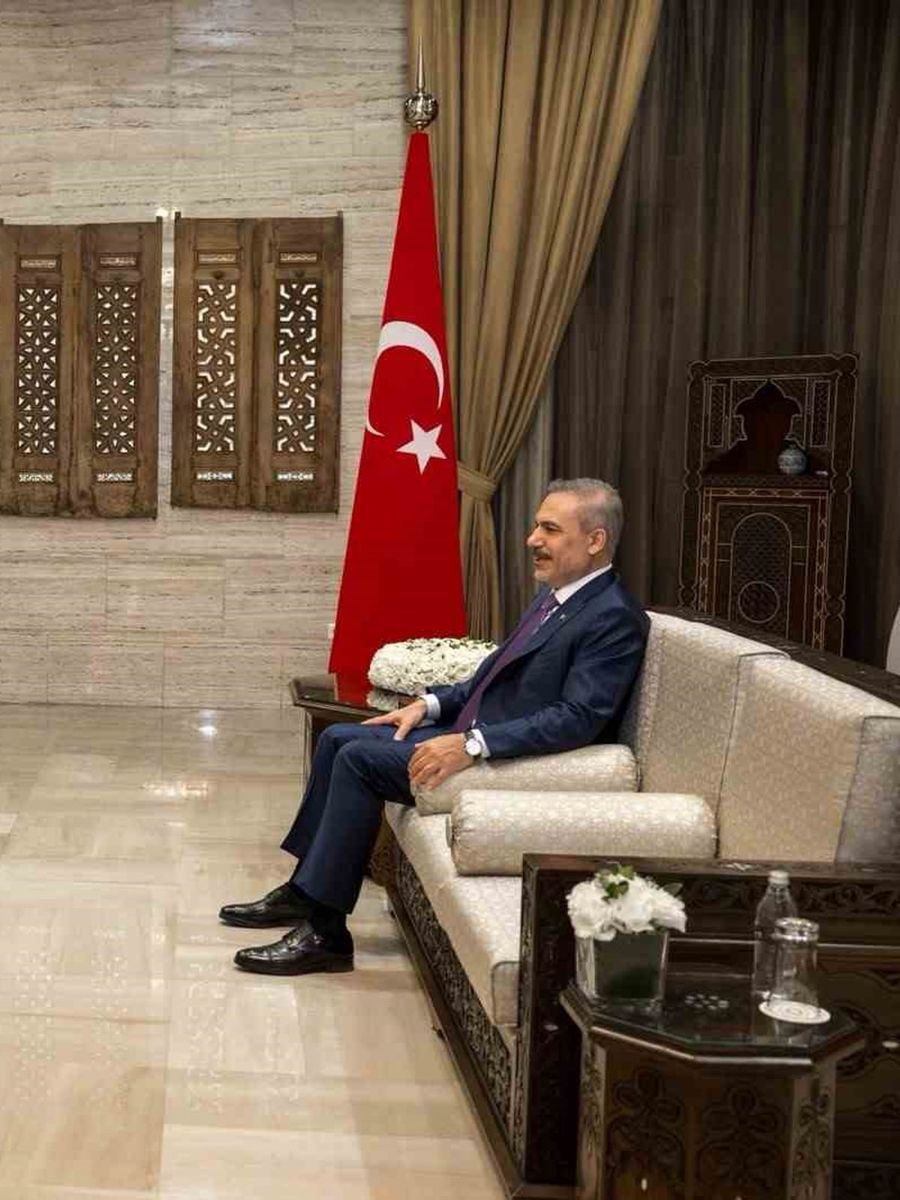 Bakan Fidan, Suriyeli mevkidaşı Şeybani ve Suriye İçişleri Bakanı Hattab ile üçlü görüşme gerçekleştirdi