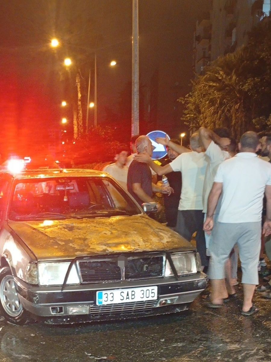 Mersin’de seyir halindeki otomobil alevlere teslim oldu